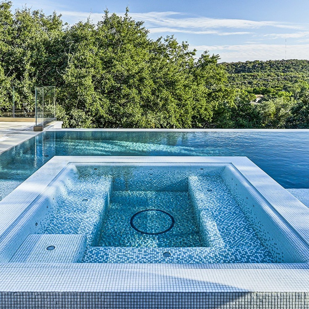 The Art of Water: How Mosaic Changes Pool Design 