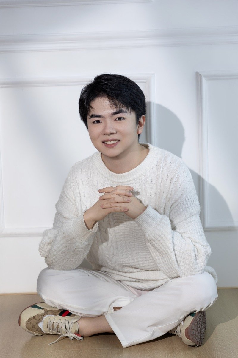 Notes From a Room Where the Body Thinks — Dance Artist Wang Zhaotian