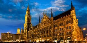 Where Words Become Art: Munich’s Sweeter than Honey Exhibition Guide