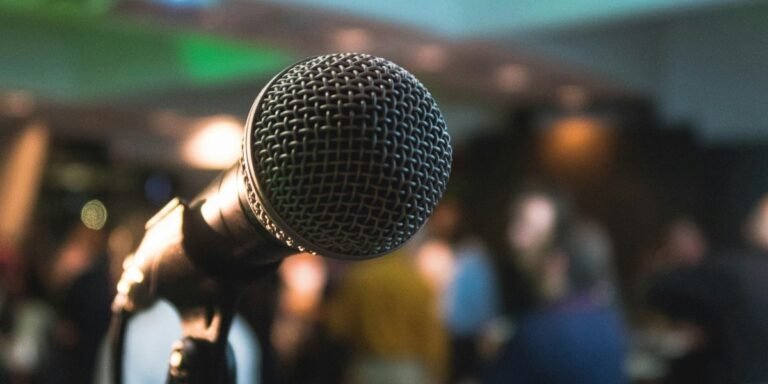 Olivia Rodrigo Surprises Fans at NYC Open Mic Event