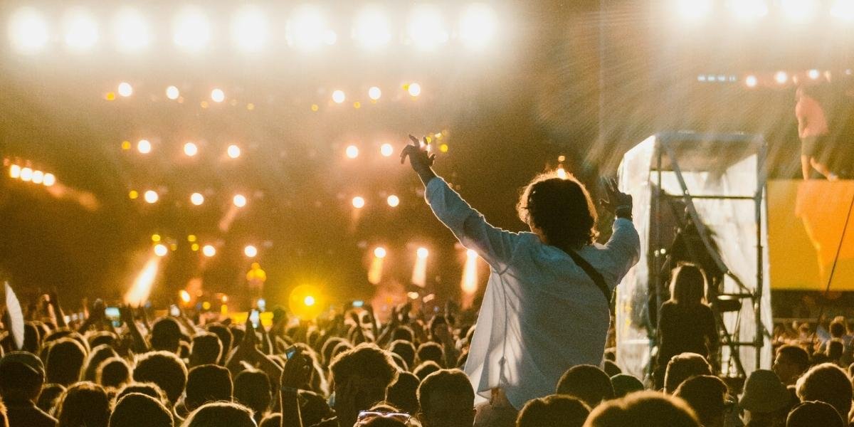 Lorde and Charli xcx Turn Lollapalooza Into a Viral Pop Reunion